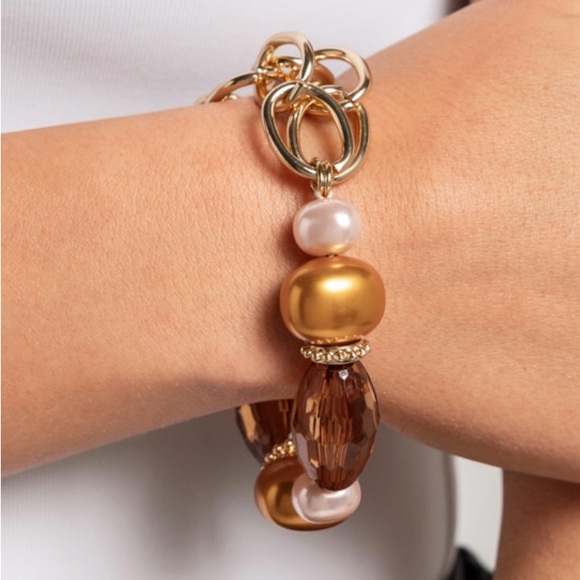 paparazzi Jewelry - Pearly Passenger - Brown Bracelet